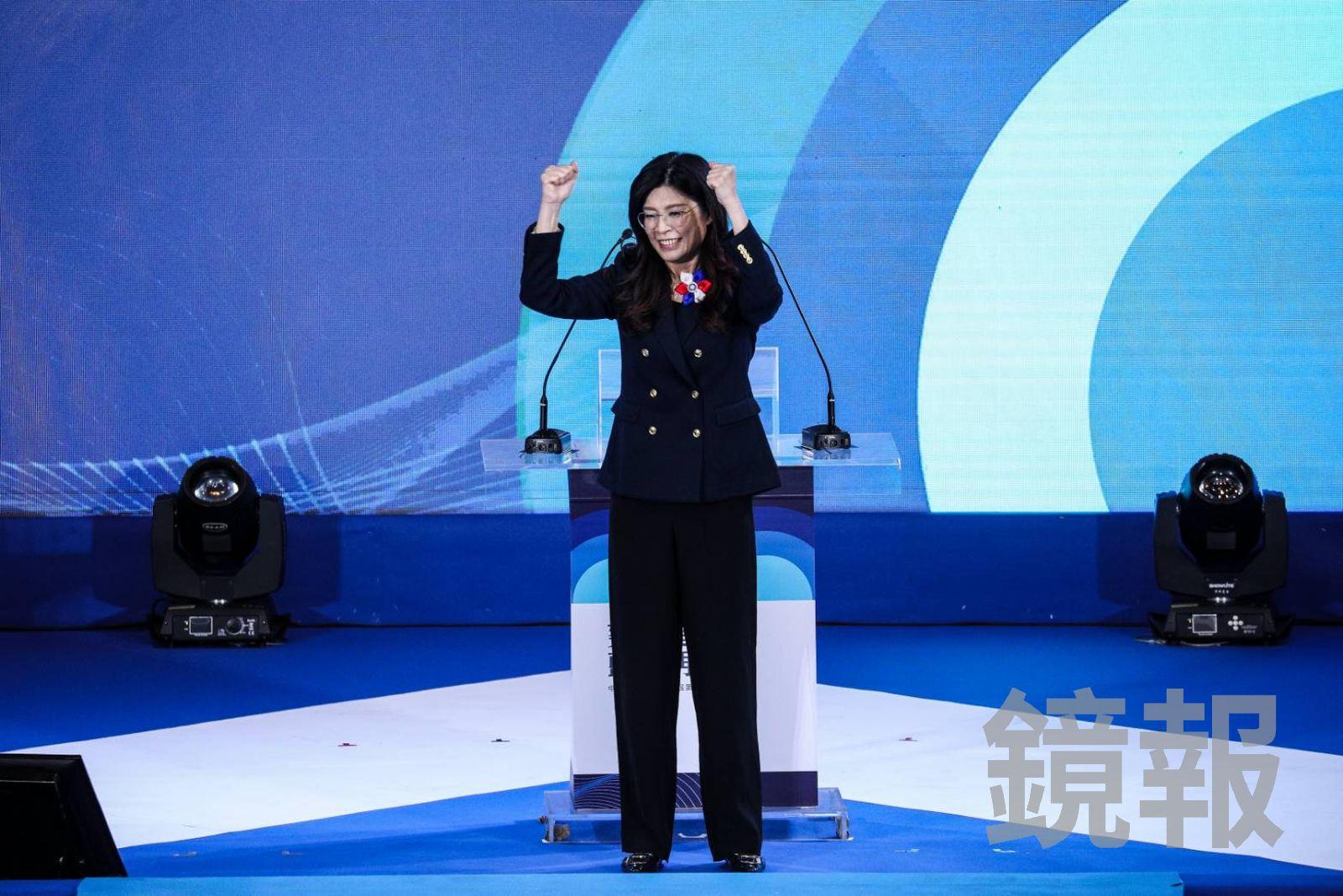 鏡週刊 應中國國家主席習近平邀請，國民黨主席鄭麗文將於4月7日起訪中6天，藍營黨內各有不同聲音。對此，民進黨台北市議員簡舒培分析這場交流背後真實目的，直言其實這就是一場「政治投名狀」。