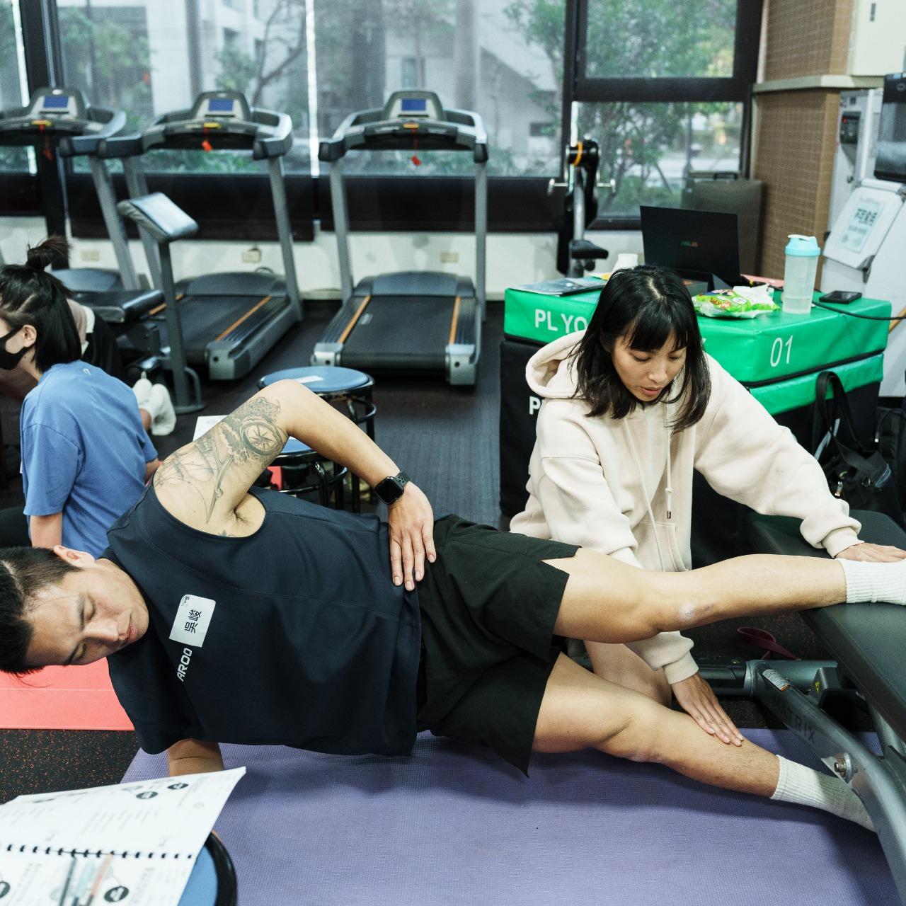 動作健康360｜臺灣首屈運動醫學整合機構 髂薦關節評估練習