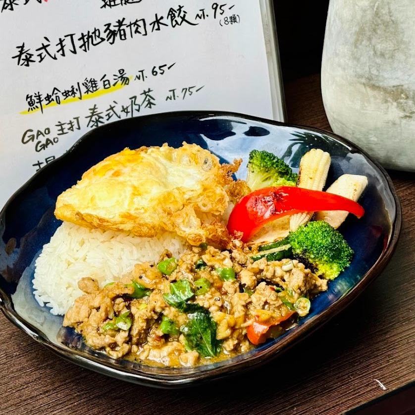 台南泰式定食 台南在地美味泰式定食 泰式打拋豬肉飯  泰式椒麻去骨雞腿飯 泰式綠咖喱 泰式雞腿肉飯 泰式海鮮炒泡麵