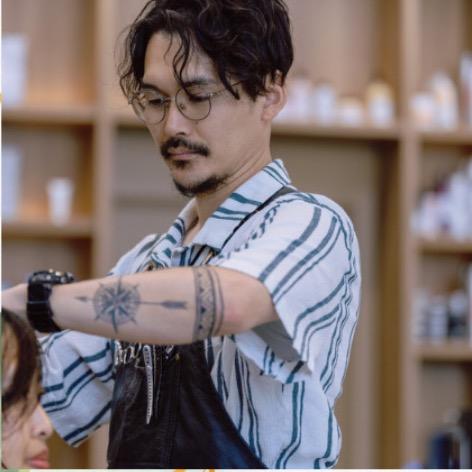 Initial Hair Salon Stylist:Ken