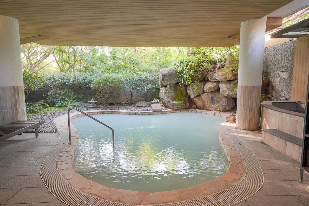 小腹婆大世界 陽明山天籟溫泉住宿攻略，泡湯、水樂園與房型一次看，2026 方案整理 @小腹婆大世界