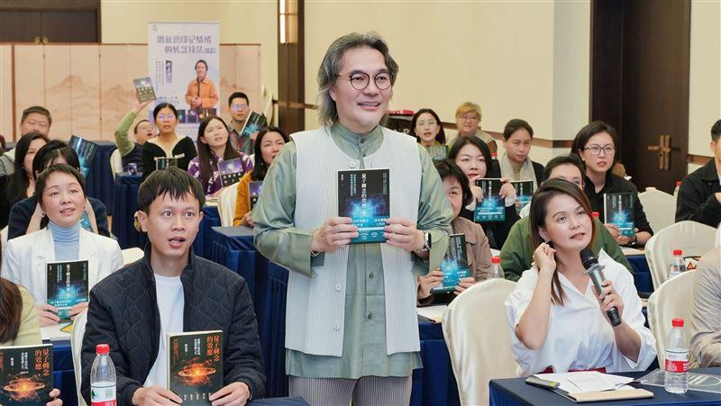 量子轉念- 陳嘉堡老師 書摘／不想越努力越痛苦！專家1招點破：你不該活在過去的自己裡 | 新奇 | 三立新聞網  SETN.COM