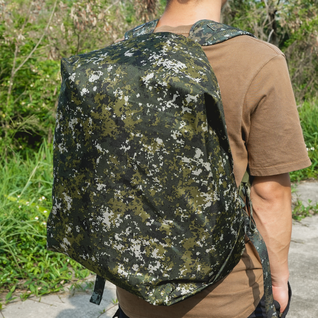 傲骨戰術裝備屋 在戶外活動中，擁有一個可靠的背包防水套至關重要。這款防水套結合了高效防水和輕便設計，是您戶外裝備推薦的首選。無論是徒步旅行、露營，還是日常使用，背包防水套都能保護您的裝備免受風雨侵襲。  背包防水套採用優質防水材料製成，確保您的背包在惡劣天氣中保持乾燥。其輕便設計不會增加額外負擔，方便攜帶和使用。無論您是專業的戶外探險者，還是戶外活動愛好者，這款防水套都是您不可或缺的裝備。  想知道背包防水套在哪裡買？傲骨裝備為您提供最全面的選擇和最佳的購物體驗。我們的產品不僅質量上乘，還具備競爭力的價格，確保您能找到最符合需求的戶外裝備。  無論您是徒步旅行、露營，還是日常使用，背包防水套都能為您提供卓越的防護和便捷性。立即探索我們的產品系列，體驗高品質與實用性的完美結合。  尋找好品質的戶外裝備並不困難，背包防水套就是您的最佳選擇。立即訪問我們的線上商店，選購您所需的裝備，享受卓越的購物體驗。