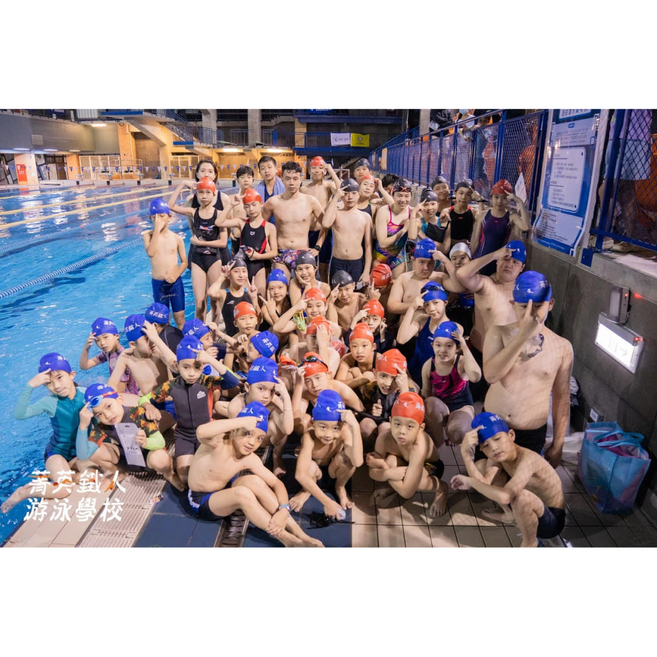 陳毅 菁英鐵人45位學員全數通過考驗，獲頒鯨魚勳章！ 鯨魚池水深2.6米-6米，館方為求安全，想進入的泳客必須報名測驗，需在該池以30分鐘內完成1000m及踩水30秒。 通過考驗最小年紀的是大班5歲學員，以26分52秒過。 本次測驗最速者，四年級飆出18分17秒。