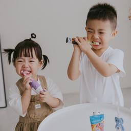 ☞ brush baby 兒童電動牙刷 / 06.23