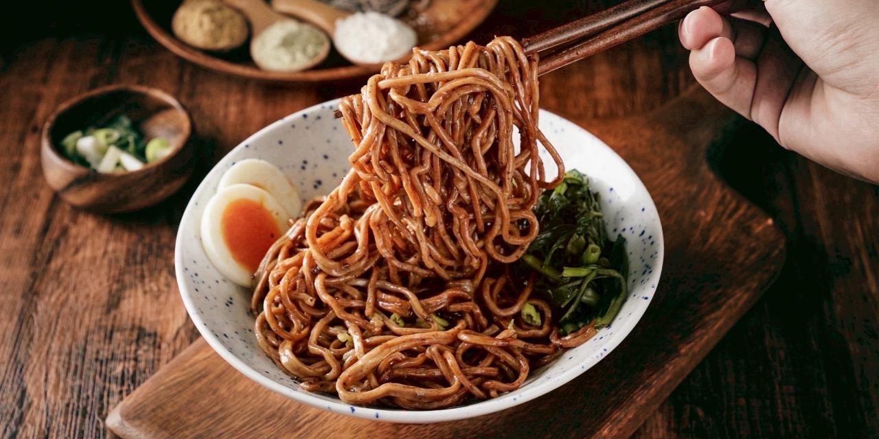 豬豬隊友 Scott & Wendy 黃豆、黑豆、小麥蛋白取代麵粉，鈉含量減少 55%