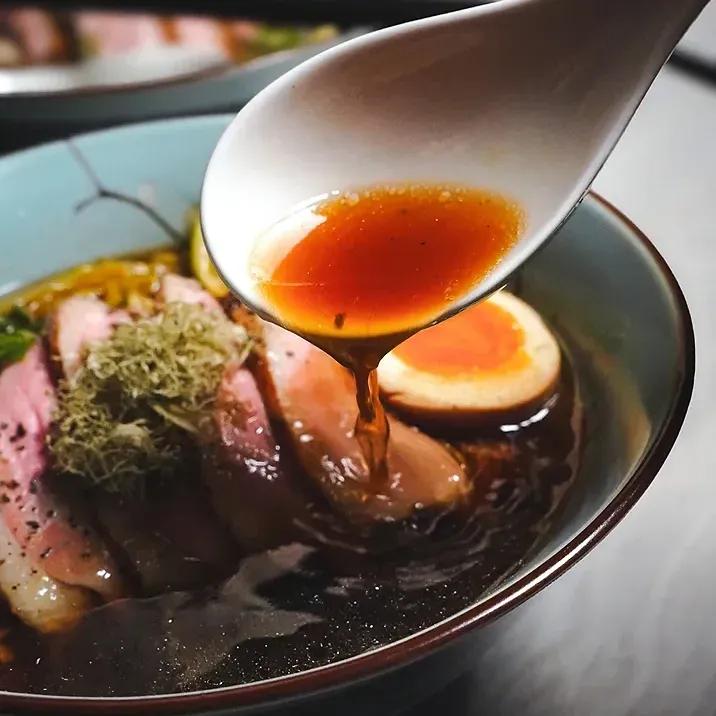 台南洛屋拉麵專賣店 泡系牛骨拉麵  鴨清湯拉麵