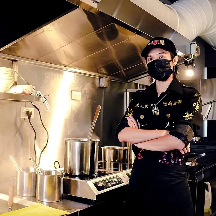 台南洛屋拉麵專賣店 泡系牛骨拉麵  鴨清湯拉麵