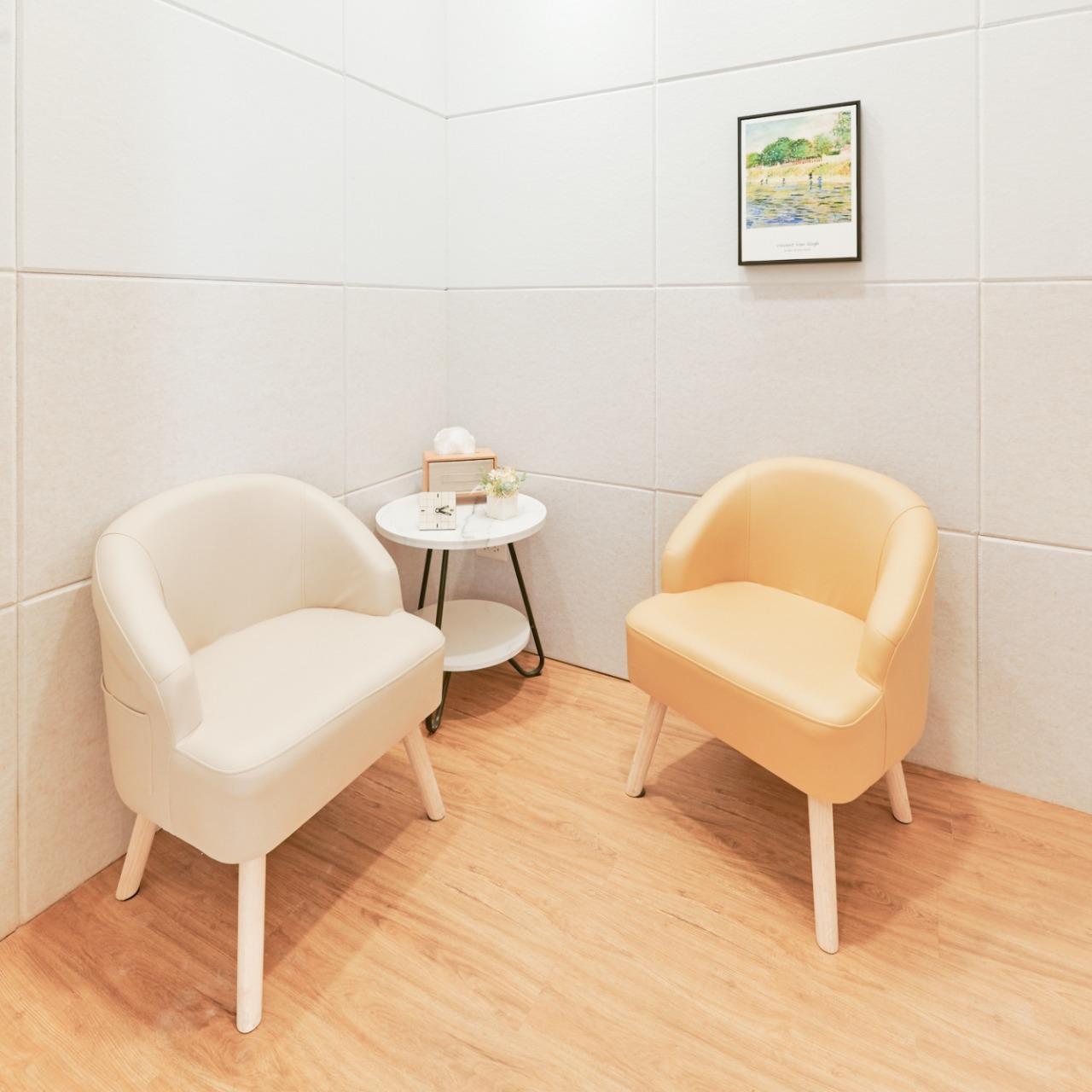 FarHugs Clinic 點擊圖片，LINE 預約身心科門診/心理諮商