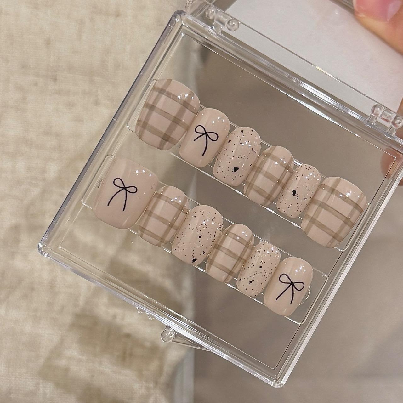 夢遊水星 格紋少女