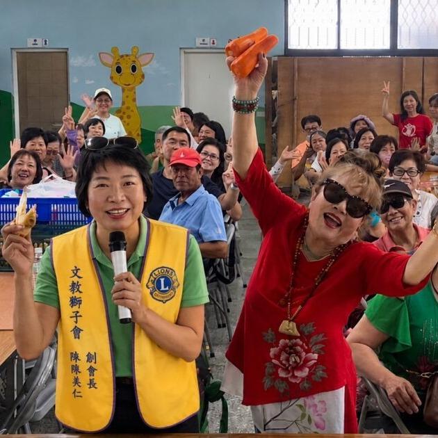 陳美仁 Carol Chen 澎澎湖口開唱掀熱潮！陳美仁攜手文教獅子會推客家文化　百位鄉親做泡菜樂翻天