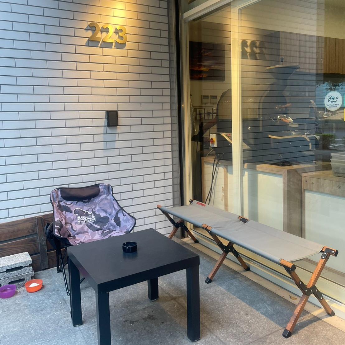 One Drop Coffee 一滴水咖啡館 戶外區(可吸菸)