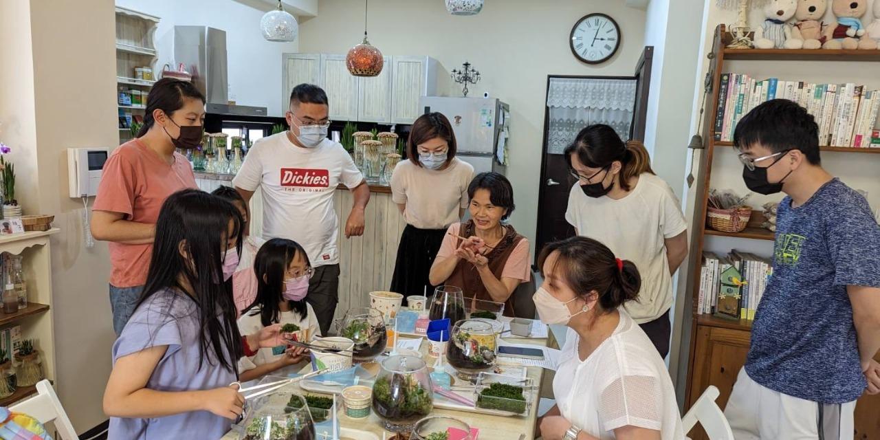 花波兒‧心園藝 花波兒‧心園藝,台南,安南區,玻璃花園,瓶中花園,生態瓶,園藝,植物,花店,植栽店,園藝店,推薦,盆栽,花盆,花卉,苔癬,課程,團體,親子,活動,Terrarium,Tianan