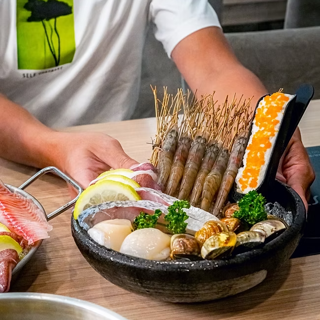 台南火鍋 剝皮辣椒炒雞鍋 柴魚檸檬鍋 酸菜白肉鍋  蛇麼龍賀豪華海鮮盤