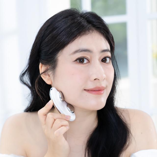 ----【詳細心得文】---- 美國ZIIP HALO奈米微電流美膚儀