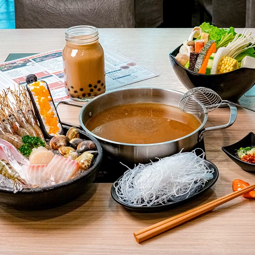 台南火鍋 剝皮辣椒炒雞鍋 柴魚檸檬鍋 酸菜白肉鍋  蛇麼龍賀豪華海鮮盤