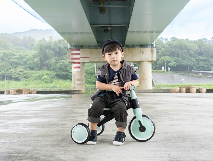 ----【詳細心得文】---- 法國GLOBBER折疊三輪車。滑步車。學步嚕嚕車