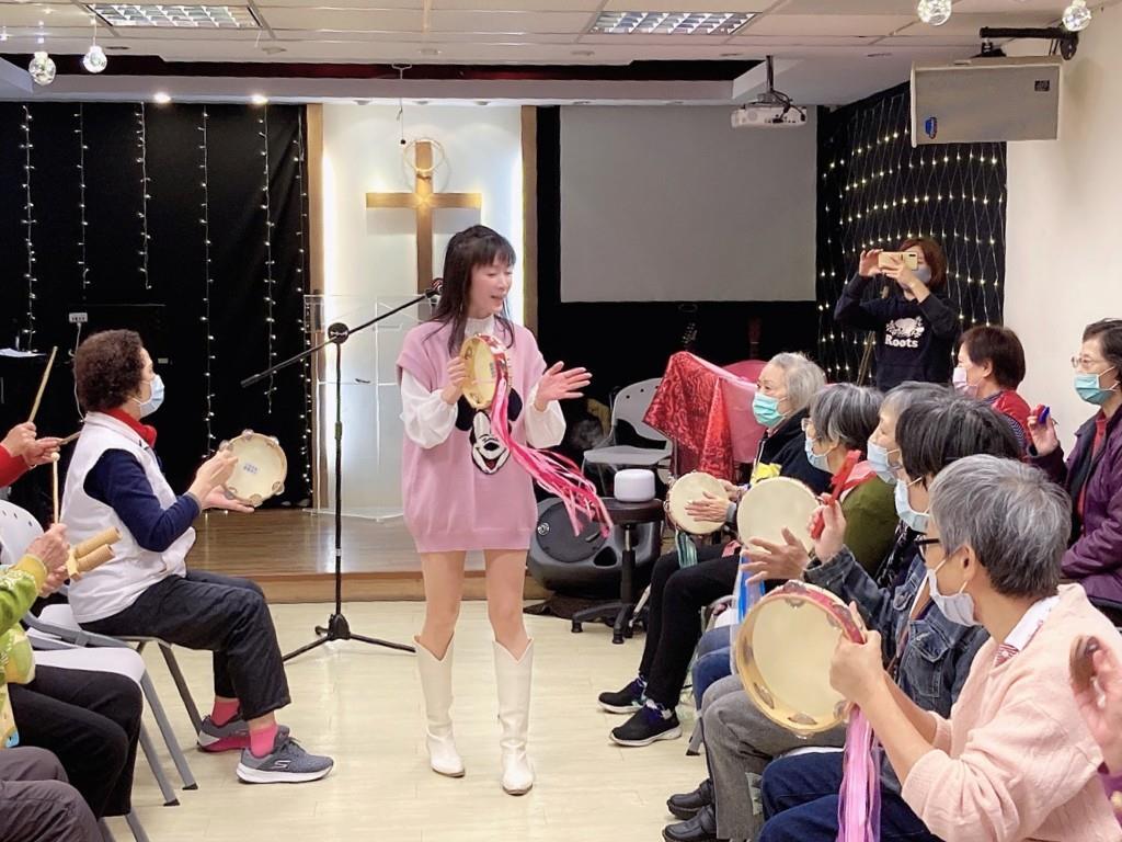 音樂治療關懷師｜謝惠貞 音樂陪伴心中的孤獨－李奶奶記憶裡的鄧麗君