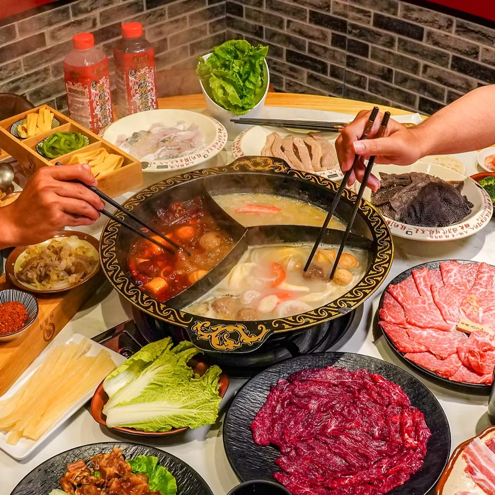 台南辣麼牛川味麻辣火鍋 四川牛油麻辣鍋 東北酸菜白肉鍋 慢熬龍骨鍋 青花椒麻鍋 台南溫體牛肉