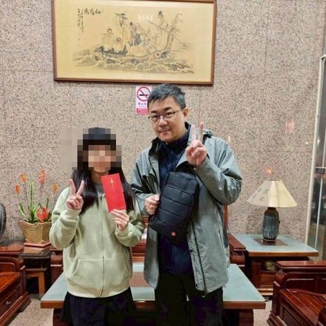 阿虎老師：努力賺奶粉錢的新手爸爸