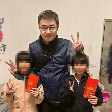 阿虎老師：努力賺奶粉錢的新手爸爸