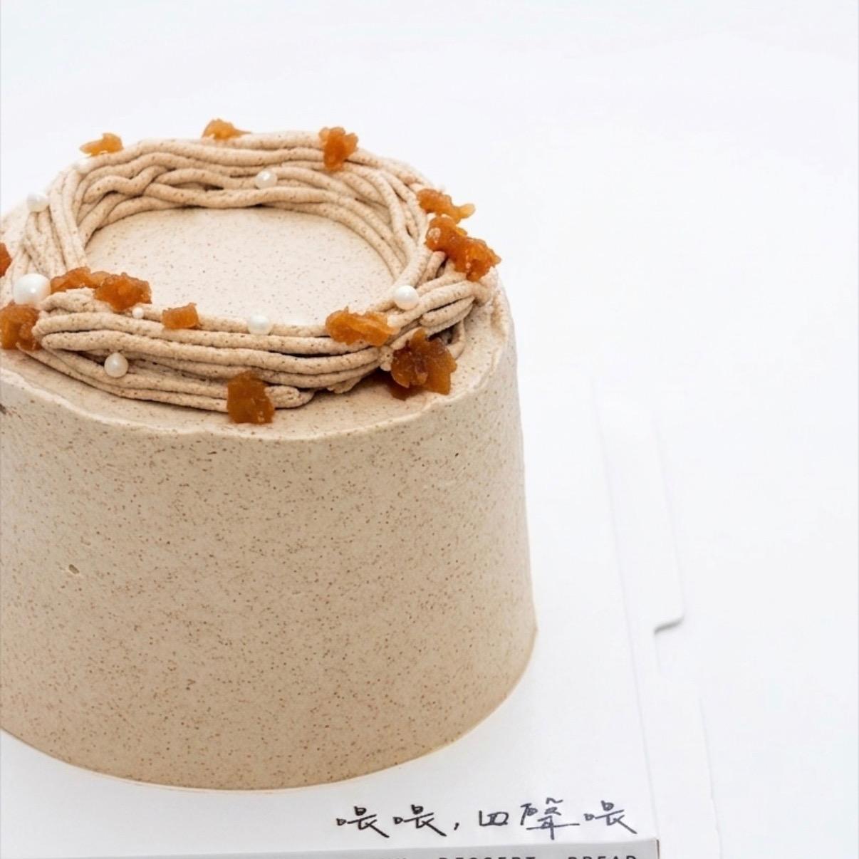 整模蛋糕 Whole Cakes Menu 伯爵口味鮮奶油、海鹽焦糖鮮奶油、手炒焦糖蘋果內餡、焦糖餅乾、伯爵戚風蛋糕體｜4吋$620 / 6吋$1280 / 8吋$1780