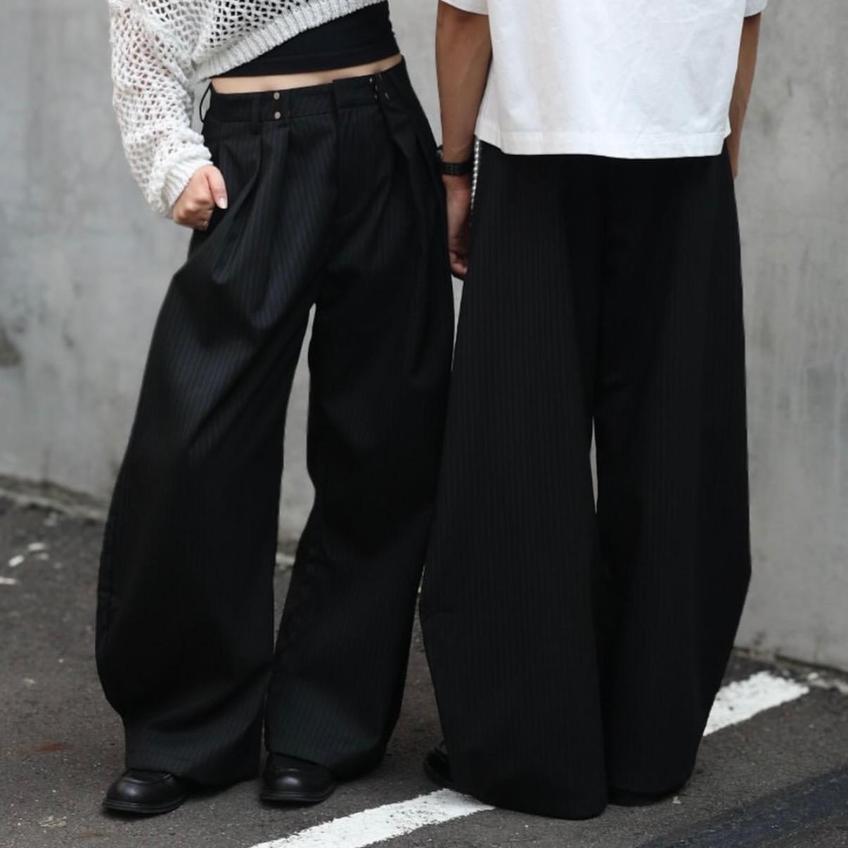 Fashion Jump 【現貨】P036前活摺設計條紋彎刀褲