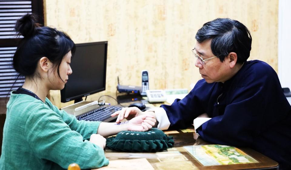 彭氏脈學  彭氏脈學的核心，是從「捨症從脈」出發，延伸出「一脈一方、一方一脈」的醫理。配合上按之至骨的取脈手法後，尋找真正病因的診脈系統。
