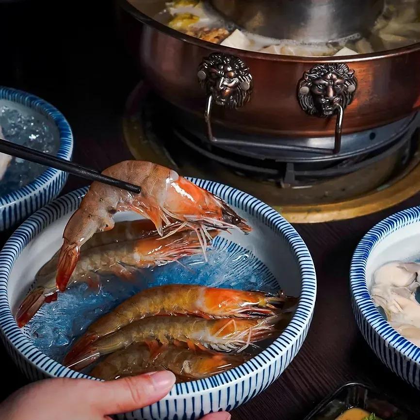 台南市新市區采東漓酸菜白肉鍋 台南市新市區酸菜白肉鍋專賣店 酸菜白肉鍋 帶皮豬五花 手工水餃