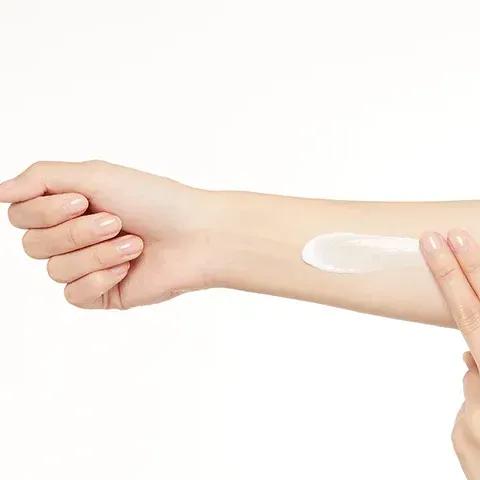 𝗦 𝗟 ... 𝗢 𝗪 𝗢 𝗢 𝗗 Embrace your natural beauty with our skincares