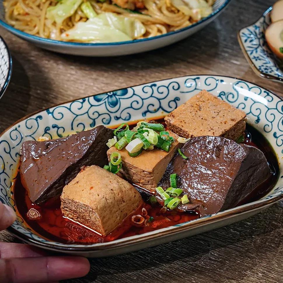 台南麵食餐廳 台南特色炒粉 台南炸醬麵  台南滷味小食 台南小麵殿