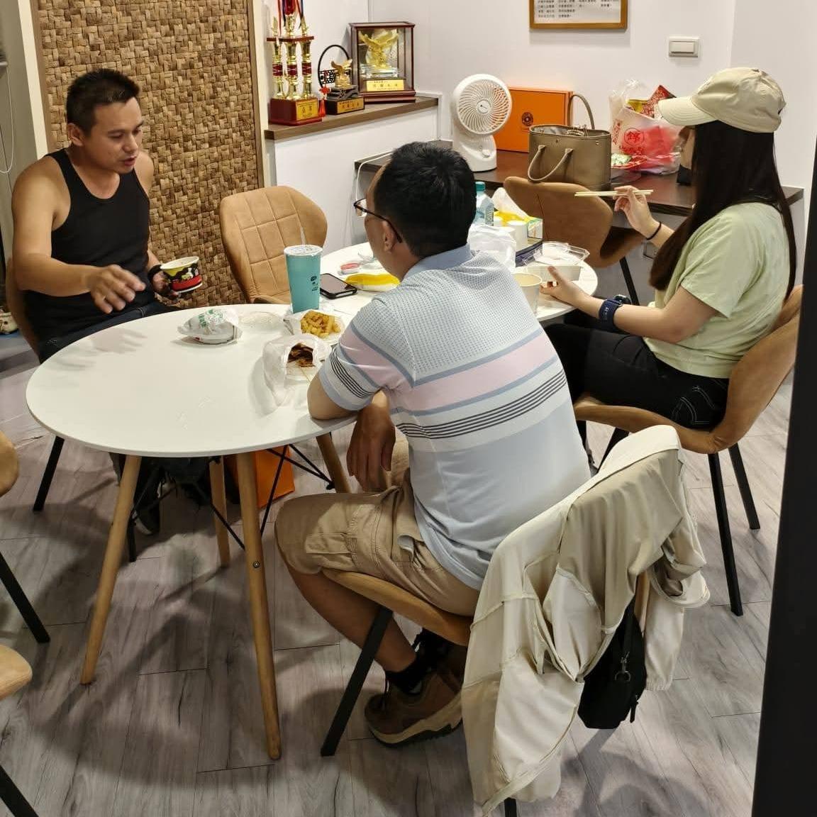 斜槓神明代言人，老爹威廉