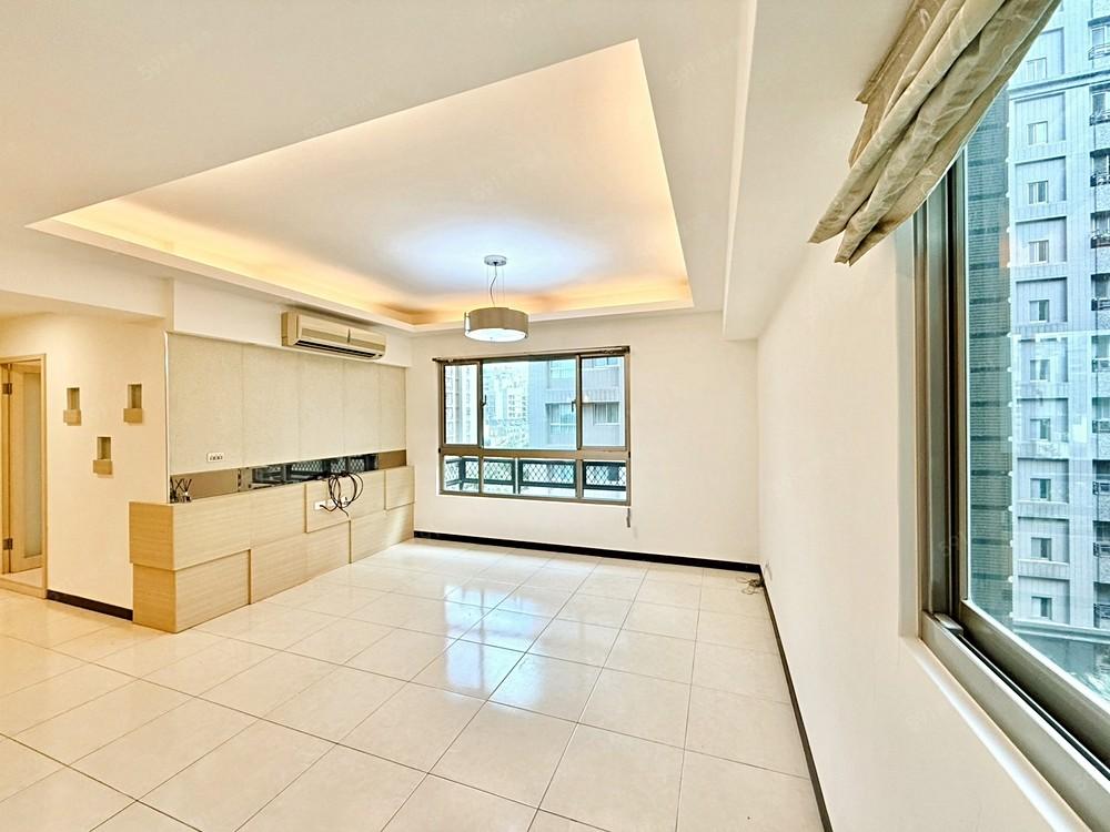 南崁房仲飛龍 低總價・三面採光・兩房車・四季區