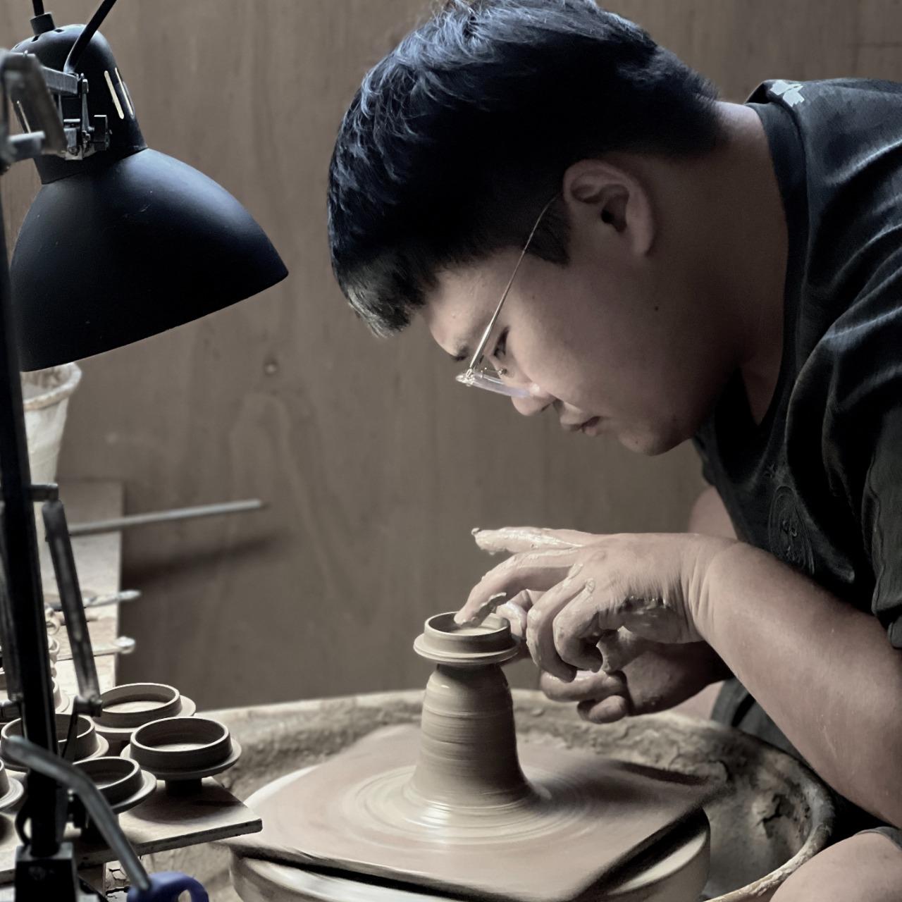 培 泥 製 皿 𓎹