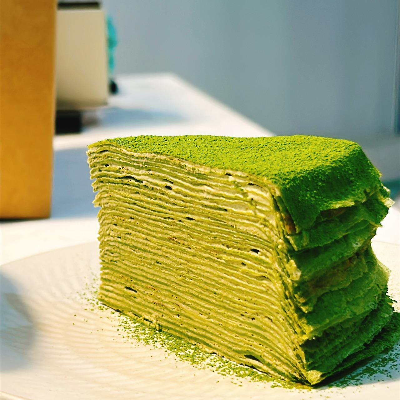 甜舖子甜點 Gloria Bakery [抹茶茉莉千層] 抹茶餅皮/茉莉花綠茶鮮奶