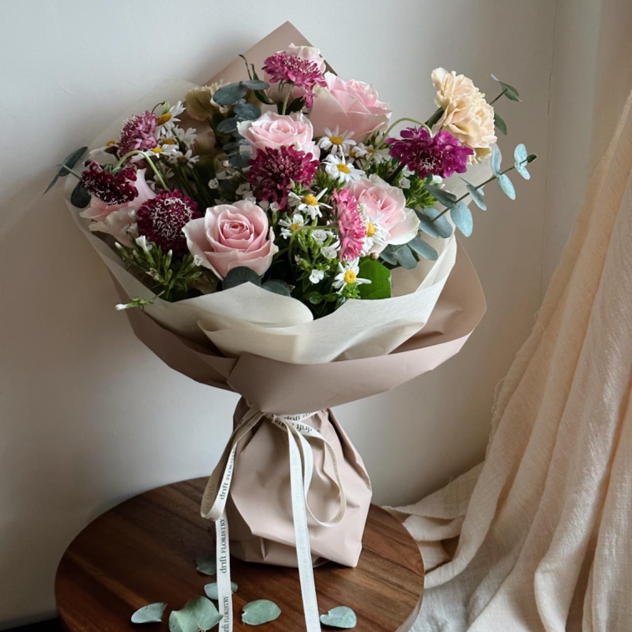 drift FLORISTRY 玫瑰康乃馨花束