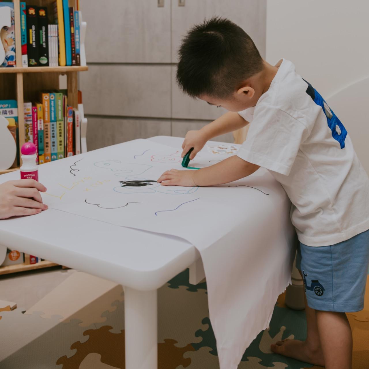 ☞ 愛兒館兒童書桌 / 03.27