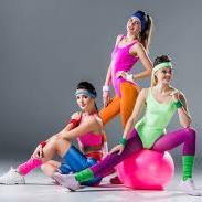 加石磅 《健身時尚的演變：回顧不同年代的運動服裝》