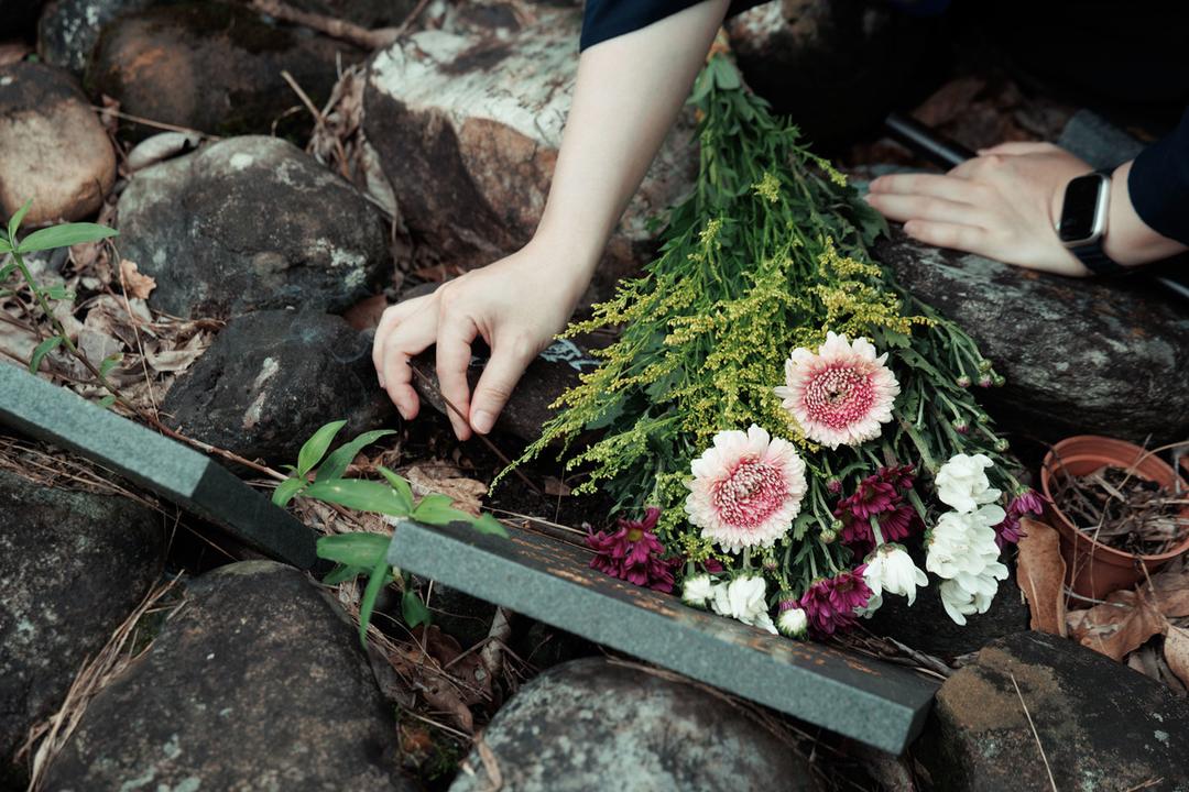 報導者 The Reporter 淚痕下的尋道者──從家內修復到社會行動，自殺者遺族的傷後重建 - 報導者 The Reporter