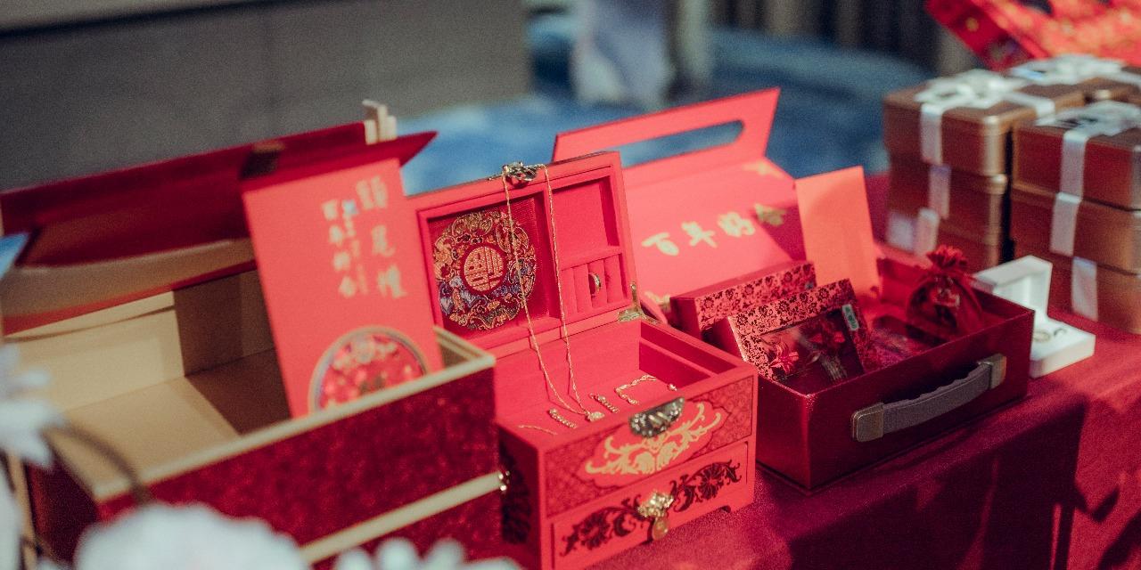 Susan珊珊-中英雙語主持人Bilingual Host 婚禮用品道具租借