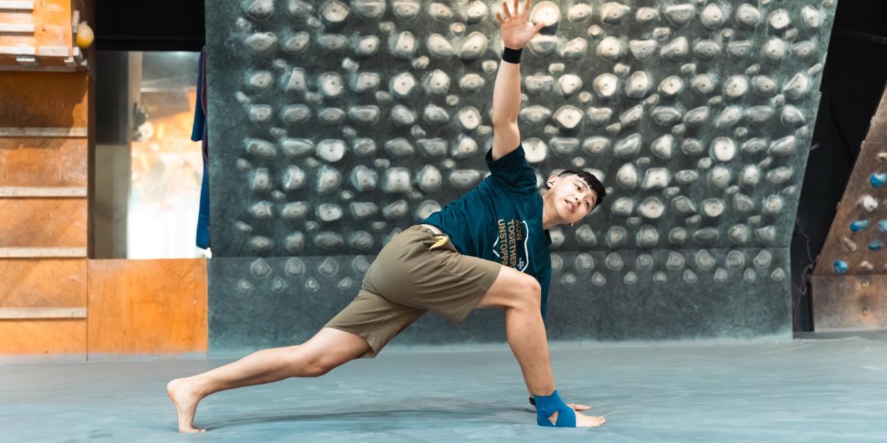 動作健康360｜臺灣首屈運動醫學整合機構 營隊隊長指導隊員正確動作