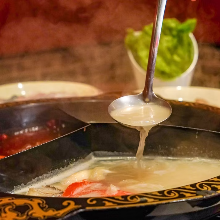 台南辣麼牛川味麻辣火鍋 四川牛油麻辣鍋 東北酸菜白肉鍋 慢熬龍骨鍋 青花椒麻鍋 台南溫體牛肉