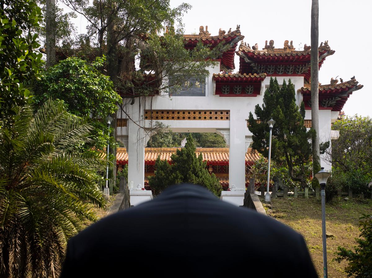 報導者 The Reporter 黃涵榆／在那座沒有頭的忠烈祠裡：曹良賓《Becoming • Taiwanese》的鬼魅與凝視 - 報導者 The Reporter