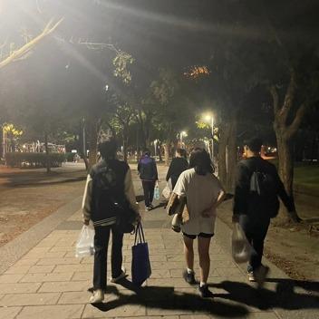 一起行動，一起去愛