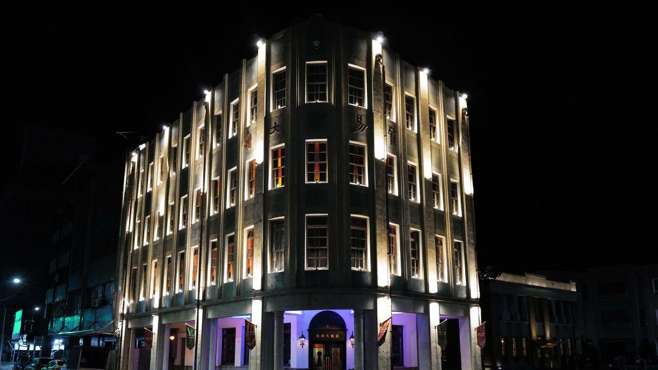 驚喜製造 Surprise Lab 《微醺大飯店》回歸升級高雄場，「每兩人就有一人會哭」的沉浸式體驗怎麼玩？占地四層樓的沉浸劇場 5 大亮點全解析