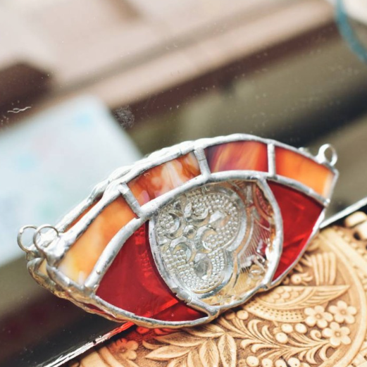 W.W.sthya #navolaslove #娜波菈絲 #鑲嵌玻璃 #彩色玻璃 #stainedglass #玻璃 #手作 #老窗花 #海棠花玻璃 #handmade