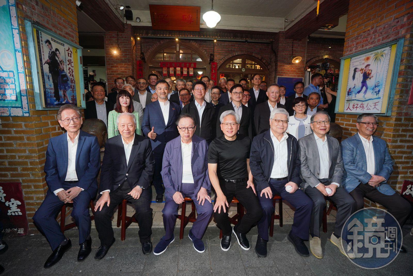 鏡週刊 黃仁勳表示，台灣確實面臨能源供應與土地資源等挑戰，但在先進製造領域累積的能力與經驗，至今仍難以被其他地區複製。