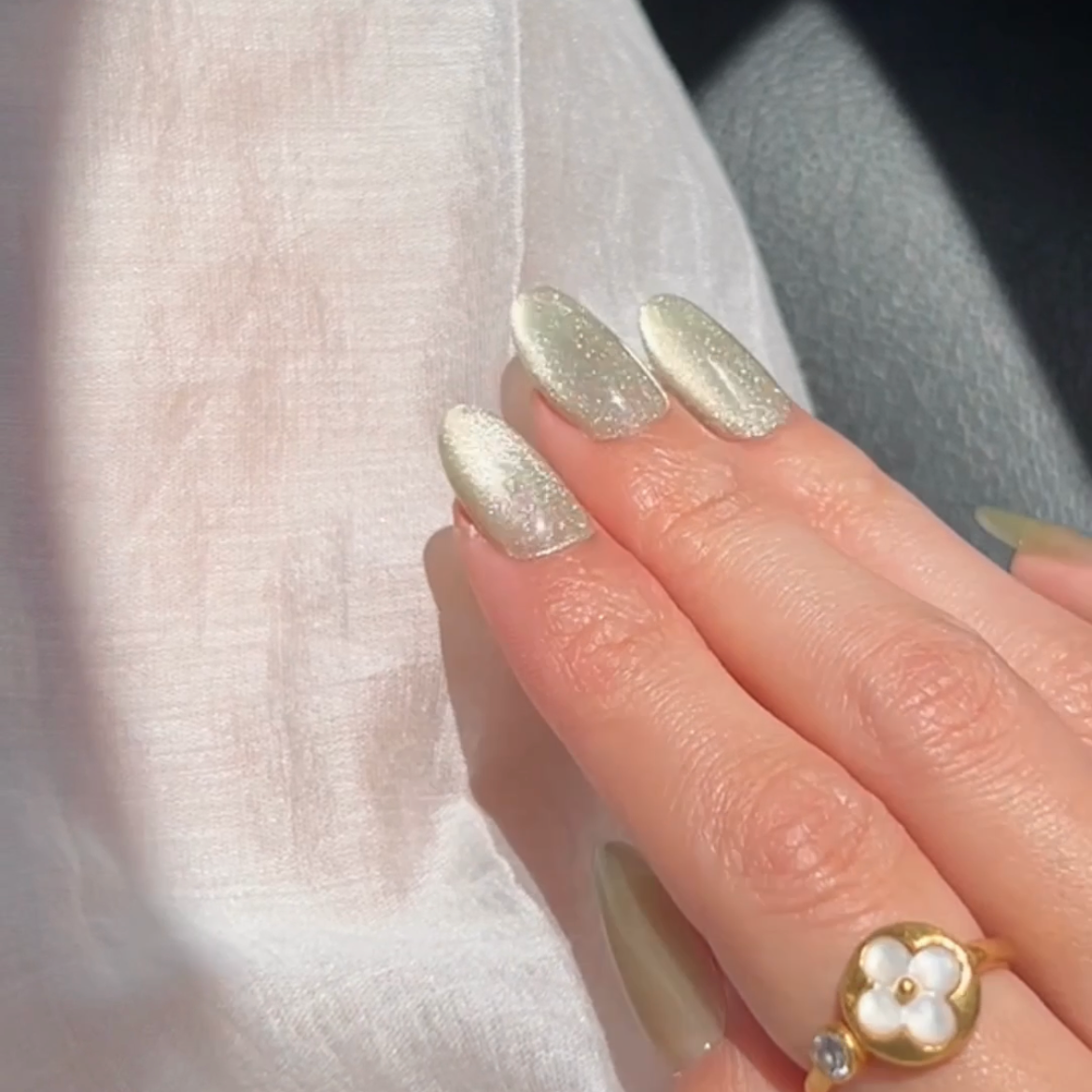 夢遊水星 薄荷奶綠-側光