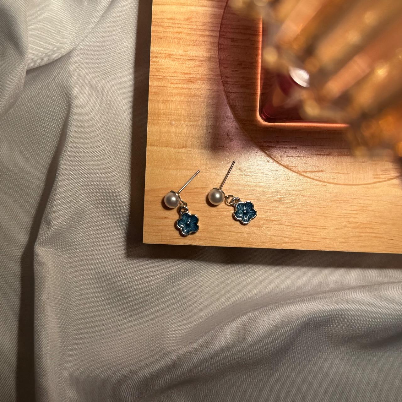 𝐄𝐕𝐀&𝐄𝐀𝐑𝐑𝐈𝐍𝐆