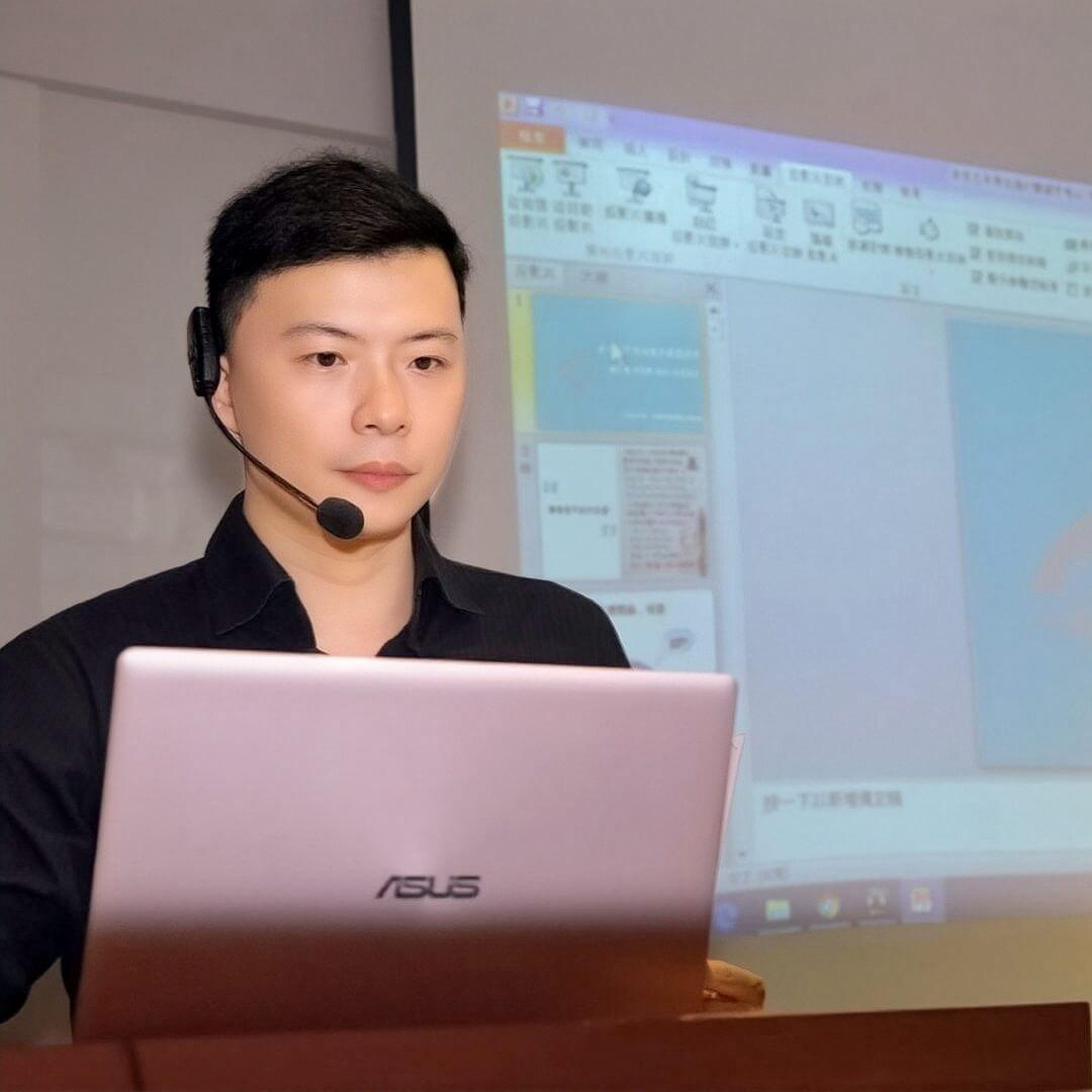 阿宅 | 雙碩士地產顧問